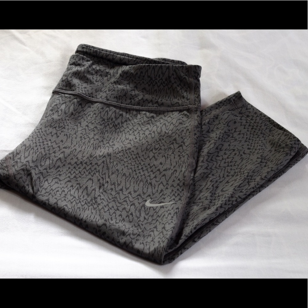 Nike Cropped Athletic Leggings